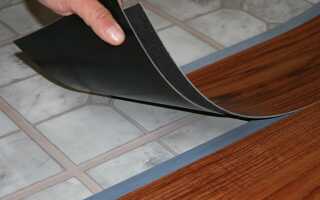 Как клеить ПВХ плитку на пол