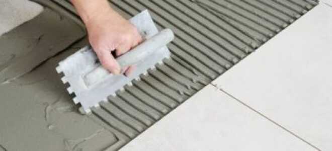 Правильный слой клея под плитку