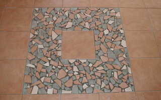 Как выложить мозаику из битой плитки
