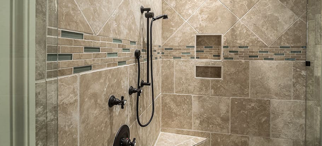 Керамический бордюр — оптимальный выбор для украшения интерьера в ванной