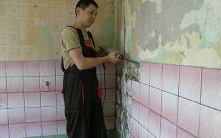 Что представляет собой процесс подготовки стен под плитку в ванной комнате?