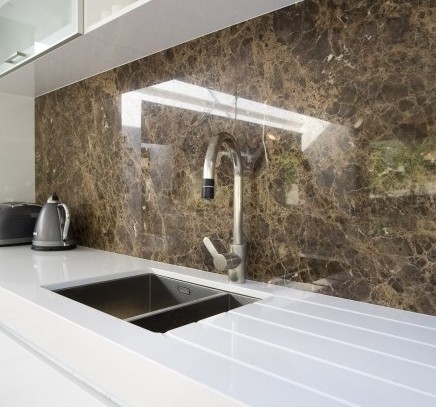 Фартук из керамогранита в интерьере