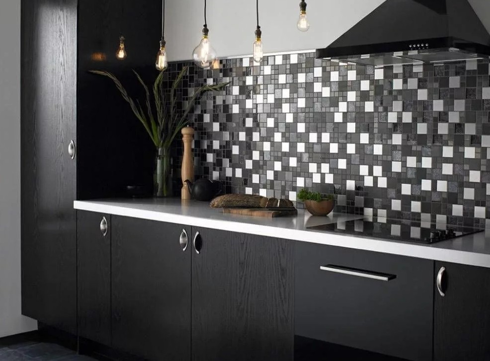 Фартук на кухню из Черной плитки2