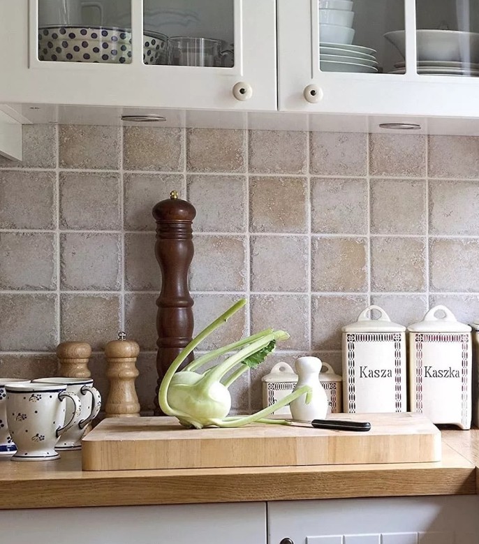 Фартук на кухню из квадратной плитки3