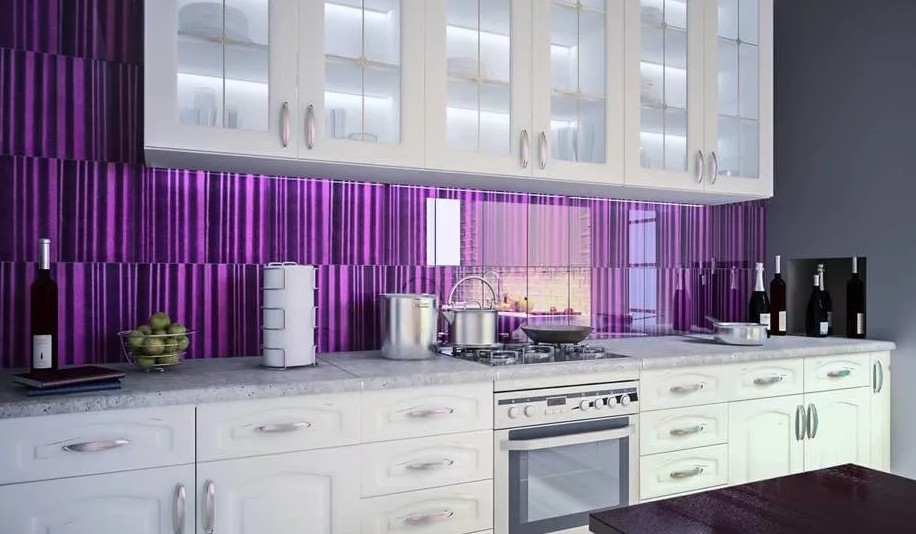 Фартук на кухню из лиловой плитки3