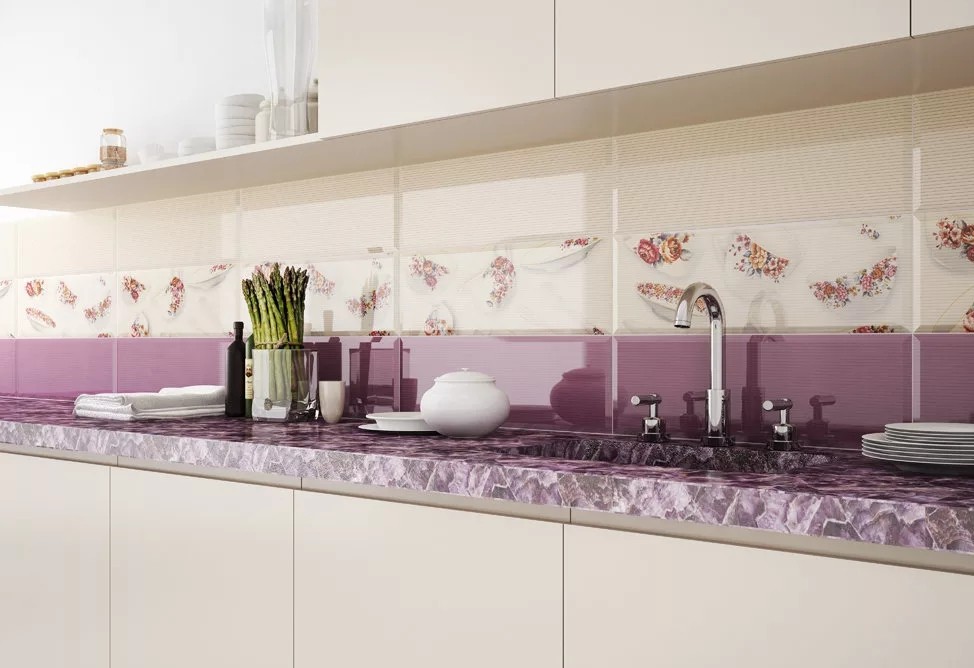 Фартук на кухню из лиловой плитки4