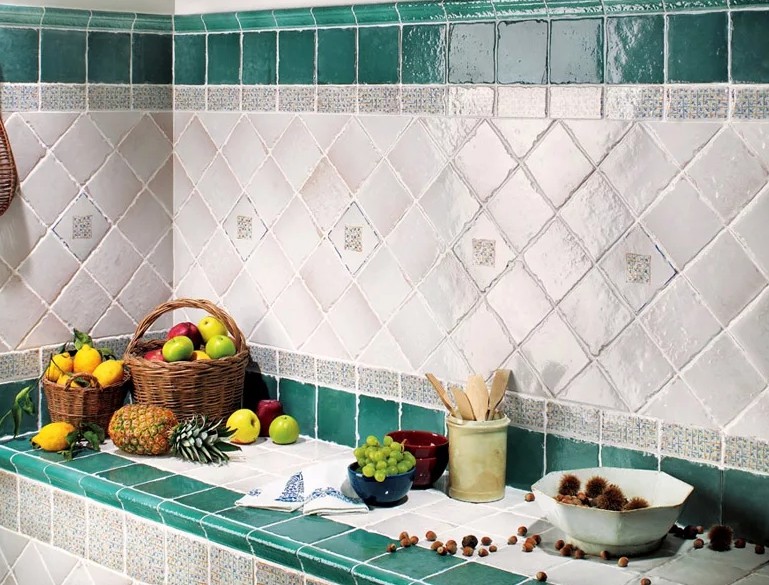 Фартук на кухню с диагональной укладкой