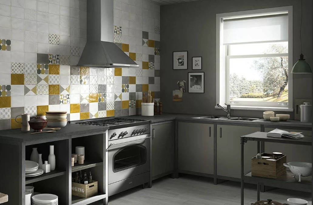 Фартук с маленькой квадратной плиткой5