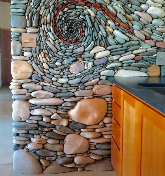 Каменная мозаика на стене4