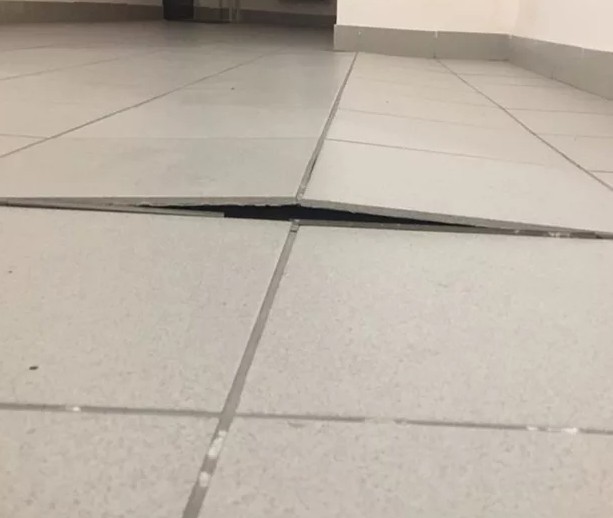 Последствия неправильно соблюденного уровня при укладке