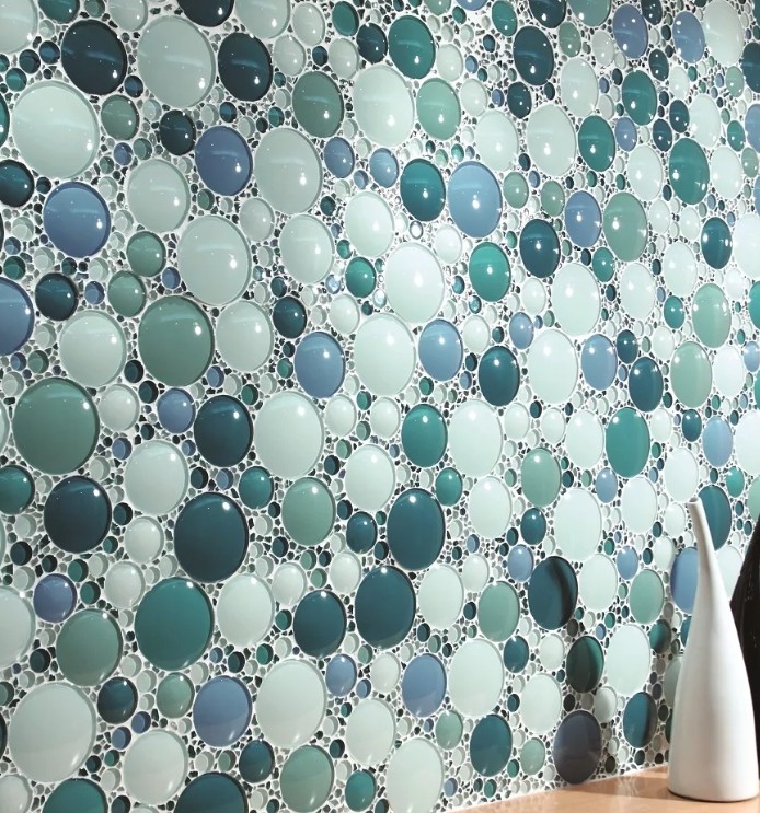 Стеклянная мозаика на стене