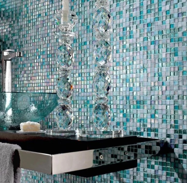 Стеклянная мозаика на стене2