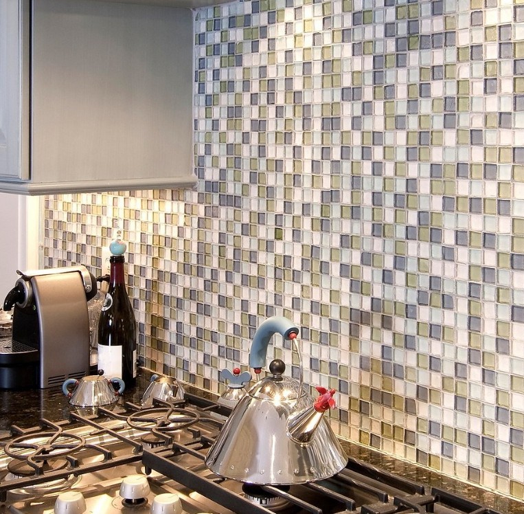 Стеклянная мозаика на стене3