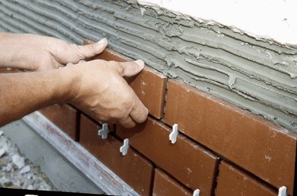 мокрый способ отделки фасадов клинкерной плиткой