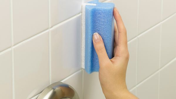 Для отбеливания подойдут гели и порошки для очистки поверхности газовой плиты или эмали