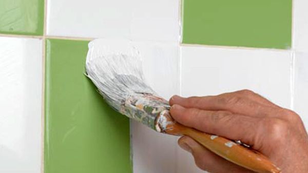 Покраска плитки — это нетрадиционный, но весьма интересный способ обновить интерьер